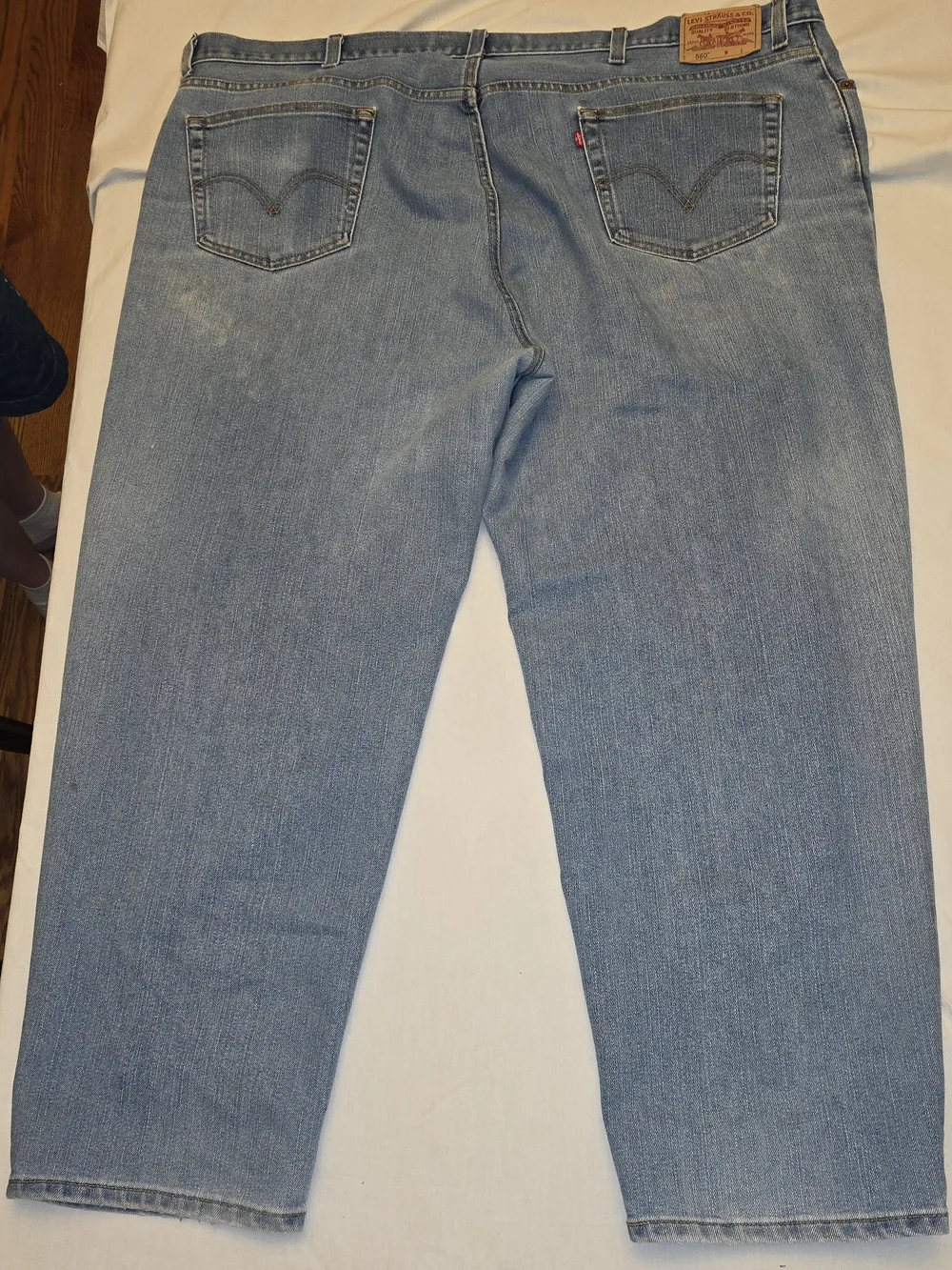 Levi's 560 Cofort Fit Men's Light Wash Blue Relaxed Jeans 50x32